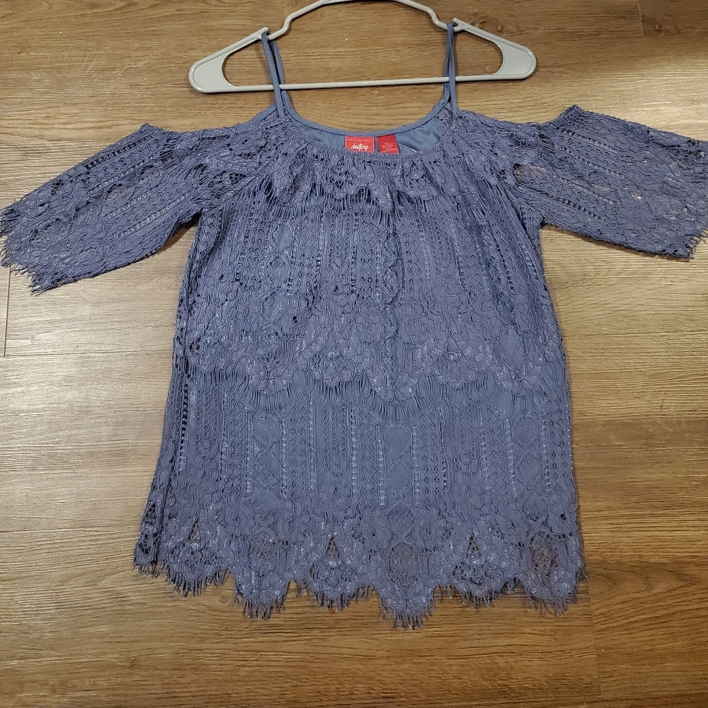 Daytrip lace cold shoulder top